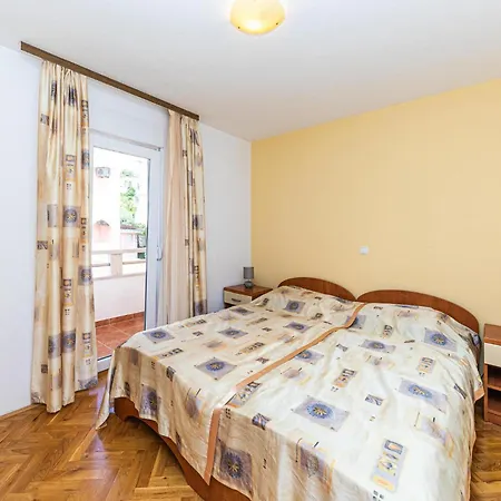 In Okrug Gornji شقة تروغير