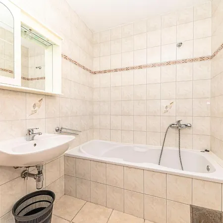 Stunning In Okrug Gornji With Wifi * Trogir