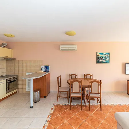 Appartement In Okrug Gornji